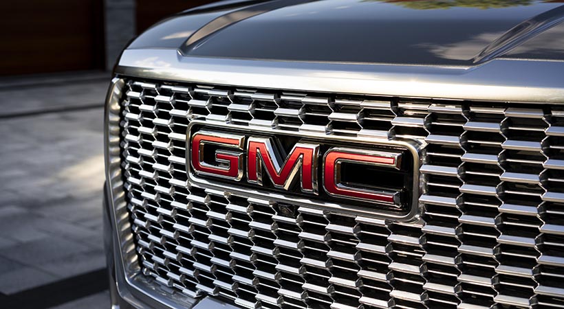 La parrilla frontal fue rediseñada y ahora muestra un diseño multidimensional. Foto: GMC