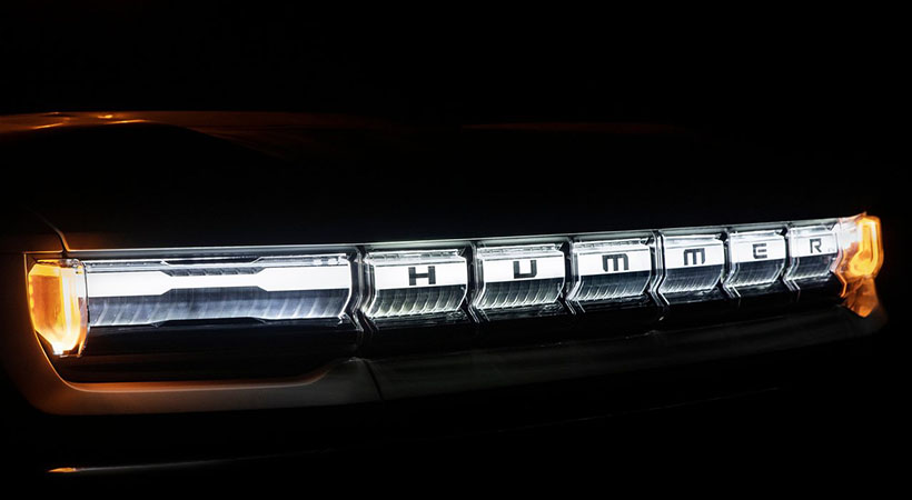 Al frente destaca la firma luminosa que ya habíamos observado en los teasers. Foto: GMC