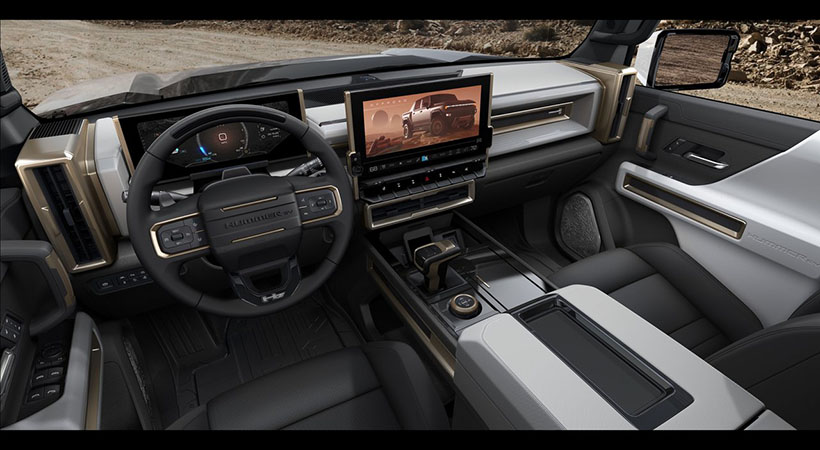 Todas las imágenes oficiales que muestran el habitáculo del modelo pertenecen al mismo ejemplar, dotado de una atractiva combinación de piel blanca y negra en conjunción con varios elementos de color bronce. Foto: GMC