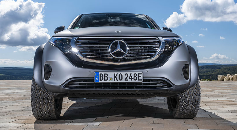 Una suspensión mejorada, llantas de mayor tamaño, y un sistema de tracción especial le dan capacidades off-road a la SUV eléctrica. Foto: Mercedes-Benz
