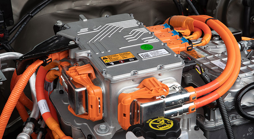 El 1977 K5 Blazer-E usa el motor eléctrico Bolt EV, que entrega 200 hp y ​​266 lb-pie de torque, combinado con una transmisión automática de cuatro velocidades con control electrónico Chevrolet Performance. Foto: Chevrolet