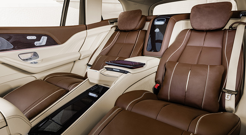 Las butacas son totalmente ajustables e incorporan reposapiernas retráctiles. No pueden faltar las funciones de masaje y climatización para los asientos. Foto: Mercedes-Benz