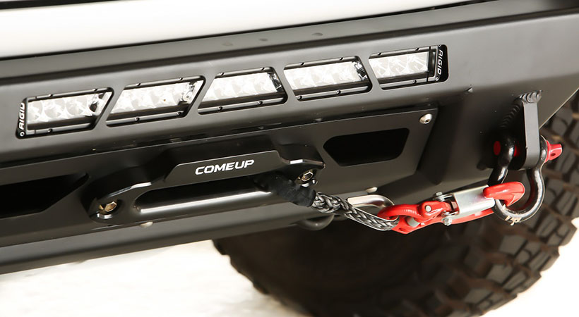 En la parte delantera cuenta con un winch para salir de apuros en terrenos difíciles.  Foto: Toyota