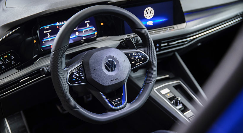 El botón R, ubicado en el volante, permite seleccionar los distintos modos de manejo; si se deja oprimido, acciona automáticamente el modo de manejo Race. Foto: Volkswagen