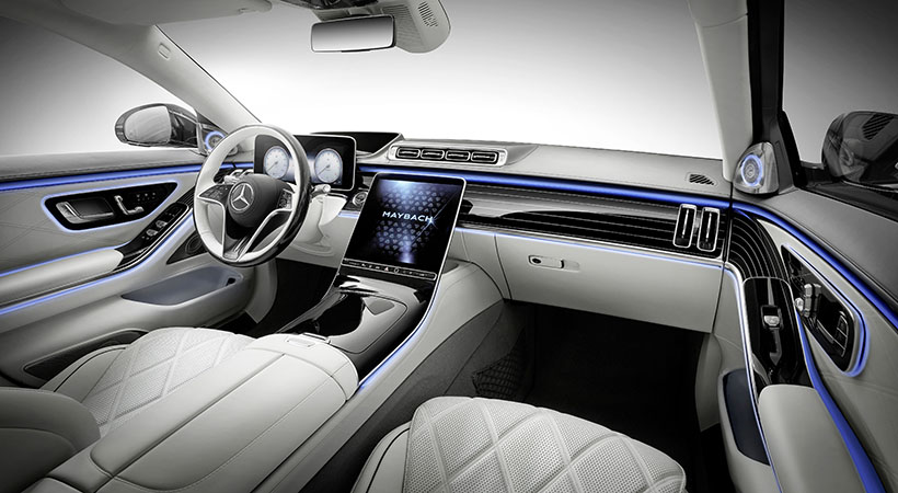 En el interior abundan los detalles lujosos con cuero, maderas nobles y aluminio. Foto: Mercedes-Benz