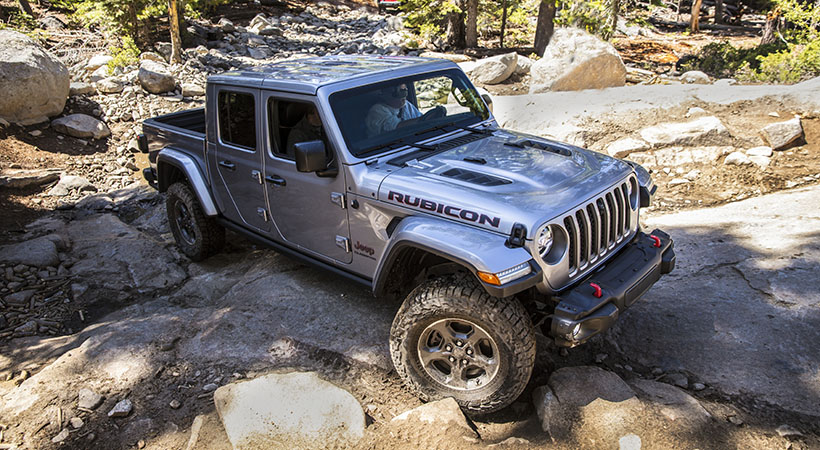 Por naturaleza, los Jeeps no ven límites a su paso, pero si a esto se suman soluciones mecánicas, como las que contiene la Gladiator, el desempeño sobre terrenos donde sería impensable pasar con un vehículo de cuatro ruedas, este modelo los supera sin problema alguno. Foto: Jeep