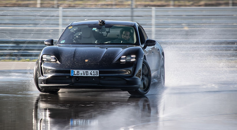 Porsche Taycan logra un Récord Guinness por el derrape más largo