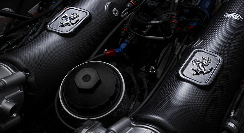 El V8 3.9 litros con doble turbo no está limitado para ninguna serie, por lo que genera 700 hp. Foto: Ferrari