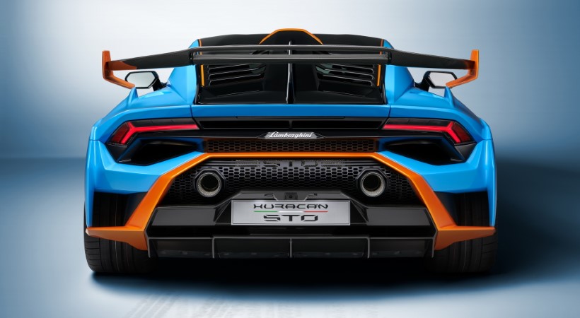 La parte trasera cuenta con un difusor y un alerón ajustable a varios niveles de carga aerodinámica. Foto: Lamborghini