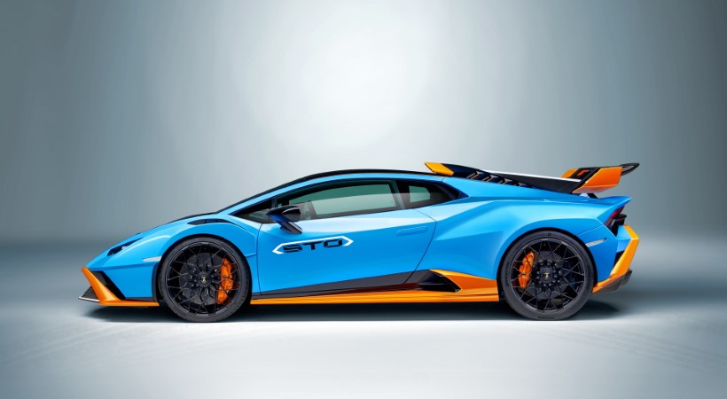 75% de la construcción del auto está hecha en fibra de carbono, y la carrocería modificada para máximo desempeño aerodinámico. Foto: Lamborghini