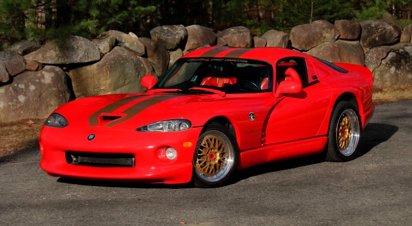 El Dodge Viper GTS CS es único en el mundo, cuenta con ligeros cambios estéticos, mayor potencia, y la bendición de Carroll Shelby. Foto: Mecum