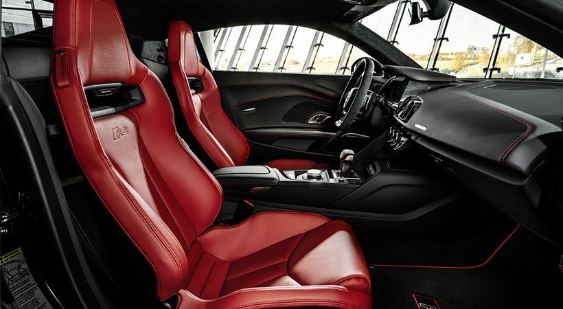 El interior cuenta con piel Audi Exclusive y asientos en piel Nappa de color rojo. Foto: Audi