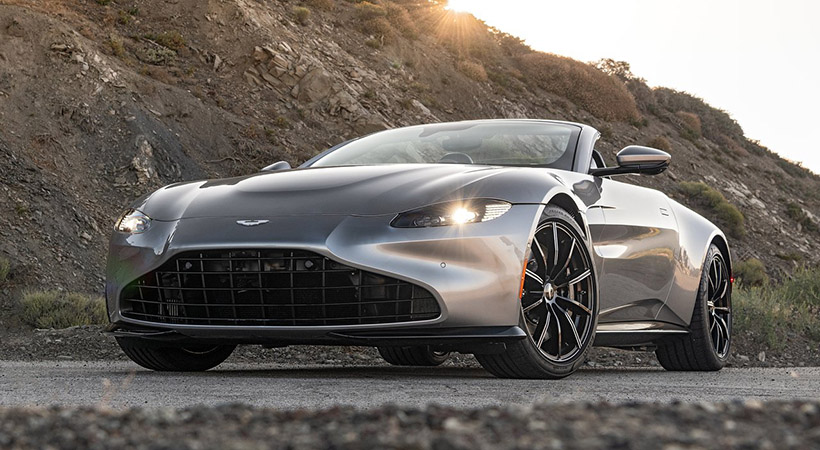 La capota del modelo se puede plegar en menos de 7 segundos, incluso en marcha. Foto: Aston Martin