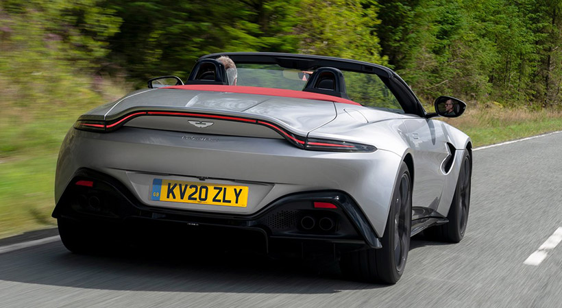 El Aston Martin Vantage Roadster 2021 conserva las mismas líneas que su hermano coupé. Foto: Aston Martin