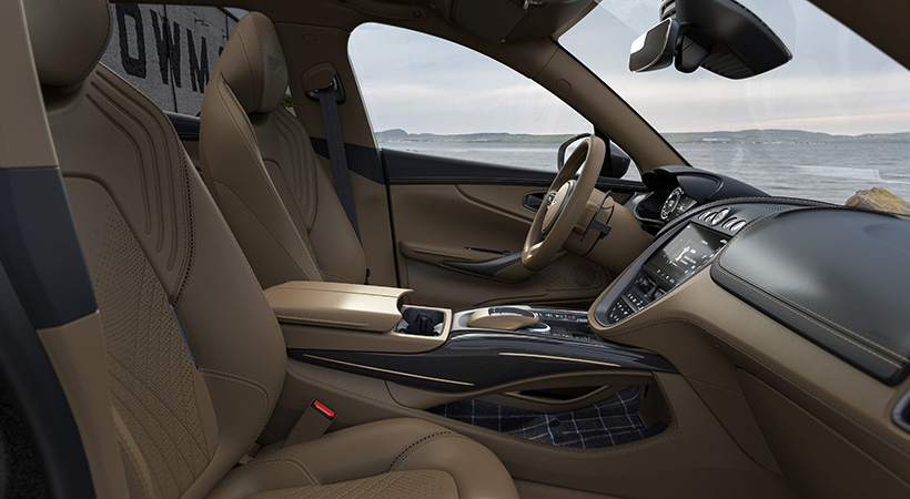 En el interior encontramos tapicería Bowmore Tweed que refleja la ascendencia de Islay Wollen. Foto: Aston Martin
