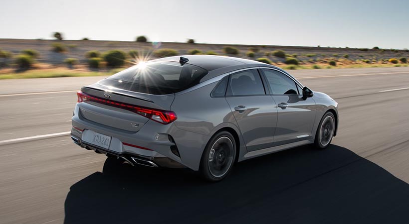 Estéticamente este vehículo en su versión GT-Line destaca por la integración de soluciones no incluidas en modelos de entrada a la gama, como los rines de 18 pulgadas. Foto: KIA