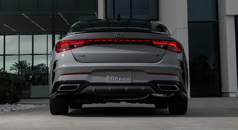 En l parte posterior sobresalen los conjuntos ópticos con tecnología LED. foto: KIA