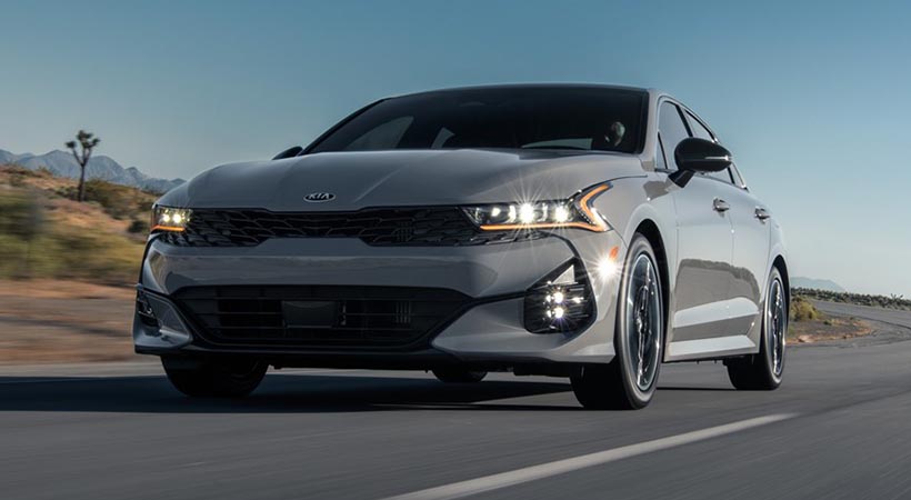 Las asistencias de conducción del KIA K5 GT-Line 2021 incluyen utilidades como el sistema de alerta de colisión frontal con detección de peatones, sistema de alerta de colisión en punto ciego, sistema de alerta de tráfico cruzado trasero. Foto: KIA