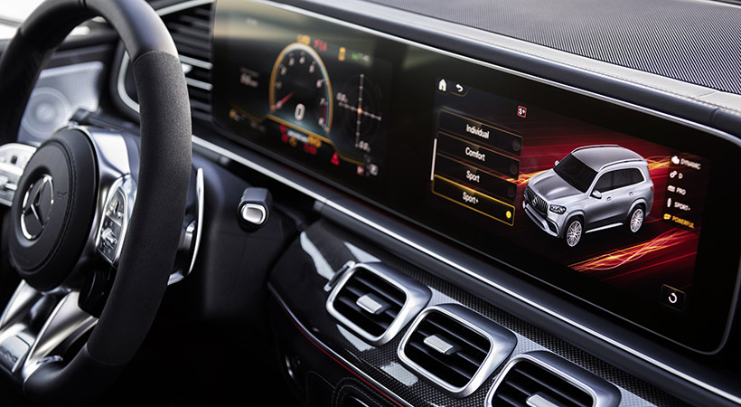 Opcionalmente se pueden añadir utilidades como el sistema MBUX con realidad aumentada dentro del Head-Up Display, reposabrazos con calefacción y un sistema de insonorización mejorado para un viaje más placentero. Foto: Mercedes-Benz