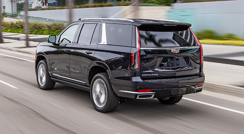 Cadillac Escalade 2021 recibe un incremento en su distancia entre ejes para ofrecer un interior más amplio y más área de carga en el maletero. Foto: Cadillac