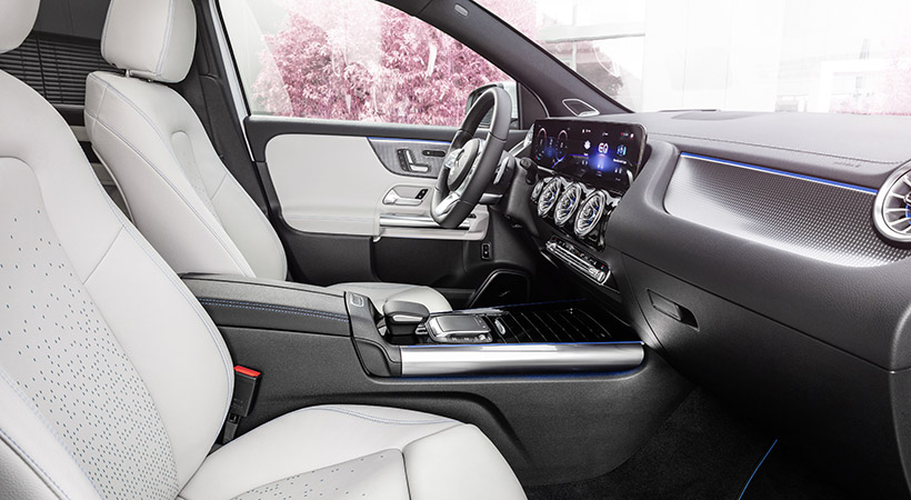 El habitáculo del coche cuenta con detalles retroiluminados, asientos de cuero opcionales en la versión 'Edition 1' y dos pantallas de 10,25 pulgadas que dan acceso al sistema de infoentretenimiento MBUX. Foto: Mercedes-Benz