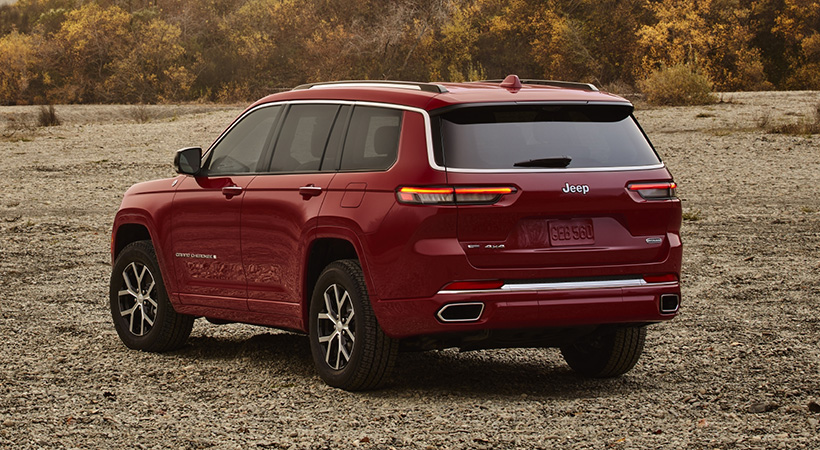 El Grand Cherokee L podrá llevar en 2022 el sistema Active Driving Assistant. Combina el control de velocidad crucero adaptativo y el asistente de mantenimiento de carril para ofrecer la posibilidad de circular sin agarrar el volante. Foto: Jeep 