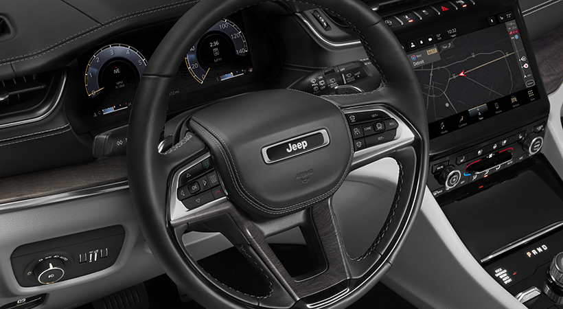 El interior continúa siendo elegante y práctico, ahora con mucho más tecnología. Foto: Jeep