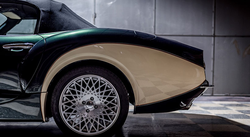 Los pontones laterales del auto es uno de los elementos de diseño más notables. Foto: Hurtan.