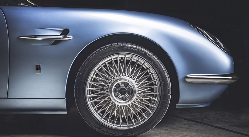 Los rines son únicos del auto y son uno de los diversos elementos que le dan un estilo retro. Foto: DBA