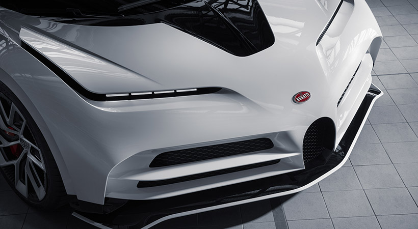 Al frente destacan los faros de diseño muy estilizado. Foto: Bugatti