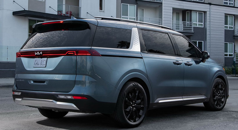 En la versión más alta de la gama la Carnival se enfoca en la comodidad y lujo de los pasajeros de la segunda fila. Foto: Kia