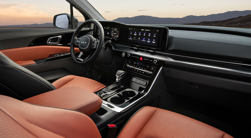 Una pantalla de 12.3 pulgadas es la encargada de publicar la información en el tablero digital, mientras otra del mismo tamaño es la que forma parte del sistema de infotenimiento. Foto: Kia