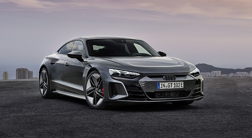 El Audi e-tron GT quattro también destaca por un detalle especial, y es que cuenta con un enorme techo panorámico de serie que se une al parabrisas y al cristal posterior. Foto: Audi