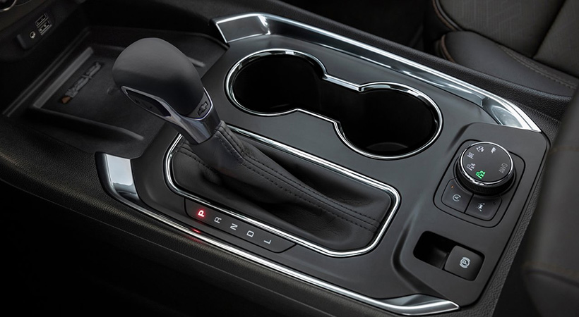 En cada fila encontramos espacios para apoyar objetos de diversos tamaños y para colocar bebidas. Foto: Chevrolet