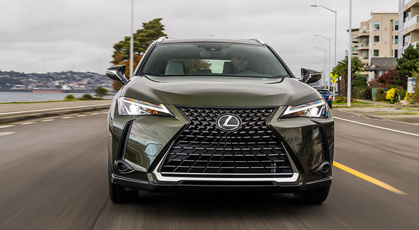 Al frente destaca la parrilla con diseño de reloj de arena. Foto: Lexus