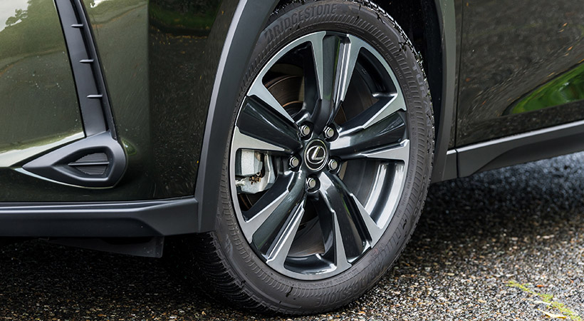 Los rines deportivos le brindan un aspecto mucho más dinámico. Foto: Lexus