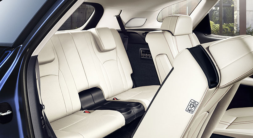 El interior cuenta con espacio suficiente para hasta 7 pasajeros. Foto: Lexus