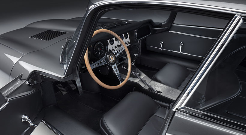 La versión coupè está terminada en color Flat Out Grey con un interior en piel Smooth Black. Foto: Jaguar