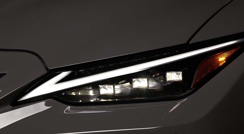 Al frente destacan las unidades de iluminación con luz LED. Foto: Lexus