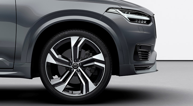 XC90 Recharge Plug-In Hybrid R-Design, in Thunder Grey