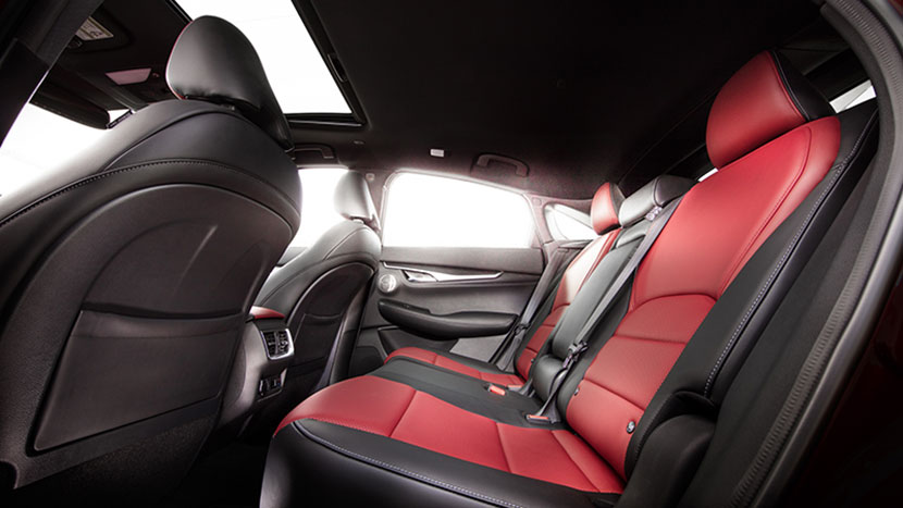 Una cabina elegante y bien equipada que nos recuerda al interior del  QX50, pero en lugar de utilizar la tapicería de cuero acolchado de ese modelo, los diseñadores de Infiniti han optado por una apariencia más simple. Foto: Infiniti