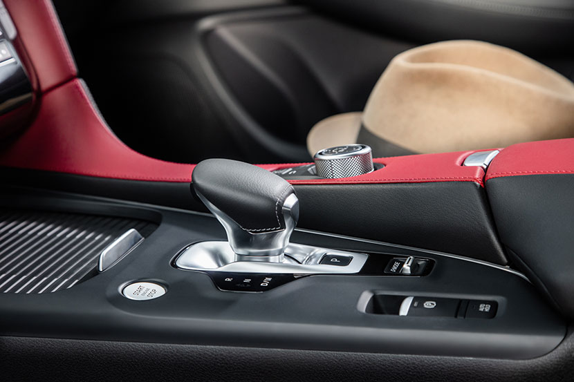El selector de marcha es pequeño, pero a pesar de ello se controla bastante bien. Foto: Infiniti