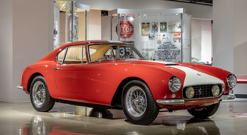 El Ferrari 250 SWB no es sólo una de las mejores creaciones de Pininfarina sino por muchos considerado uno de los autos más hermosos de la historia. Foto: Museo Petersen
