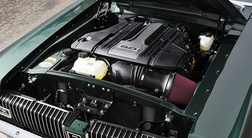 Bajo el capó del Mercury Cougar 1968 encontramos un motor Coyote V8 de 5.0 litros de Ford. Foto: Ringbrothers