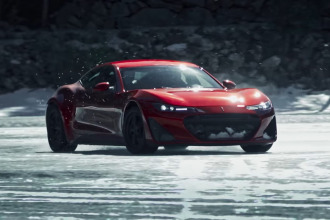 Drako GTE on ice, 1,200 hp bailan sobre un lago congelado