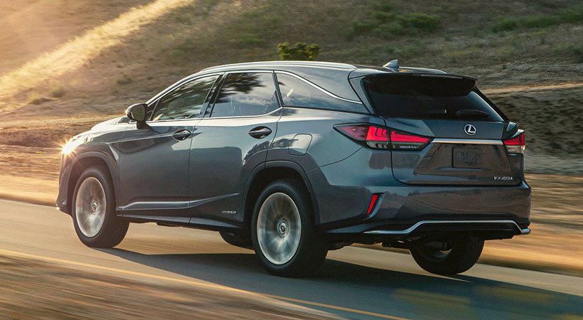 La imagen lateral de este SUV de la marca japonesa es robusta y deportiva. Foto: Lexus