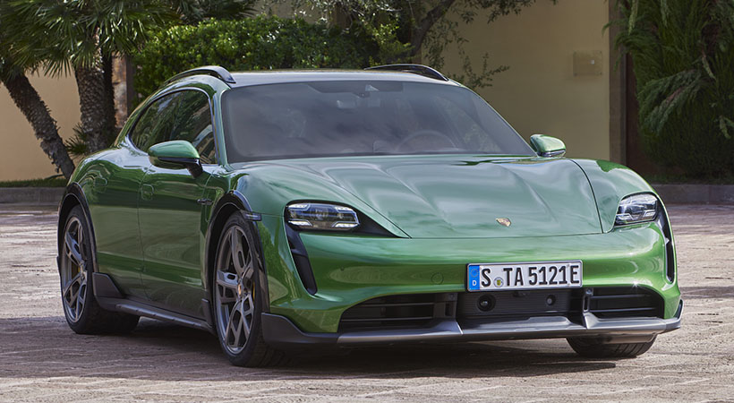 El nuevo Porsche Taycan Cross Turismo ofrece mayor espacio, un excelente desempeño, y capacidad todo terreno sobre su hermano sedán. Foto: Porsche
