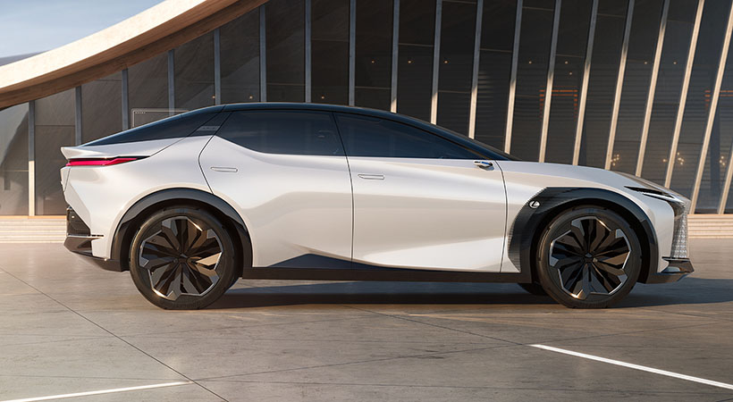 Lexus habla de una ubicación de la batería en el suelo y de la tecnología de tracción integral DIRECT4, que permite repartir el motor de forma individual entre cada rueda (tracción integral y reaprto de par vectorial). Foto: Lexus