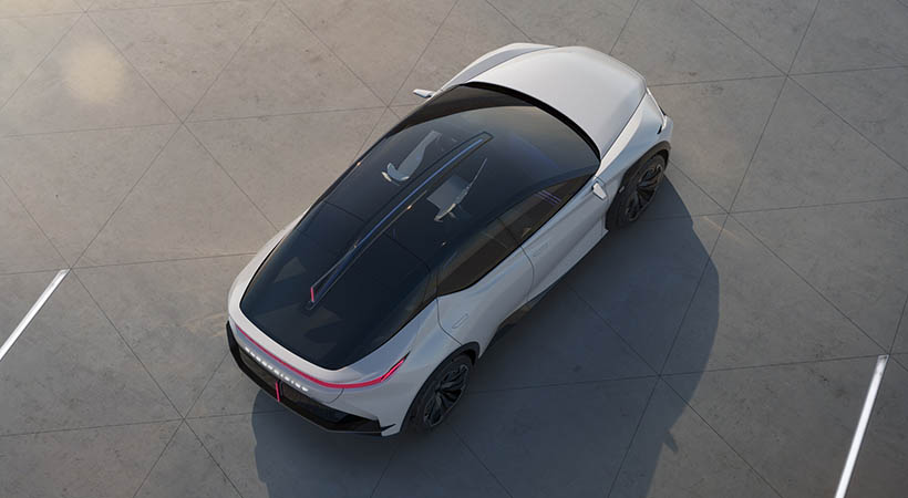 En la parte superior destaca el techo panorámico que brinda más luz natural al interior. Foto: Lexus