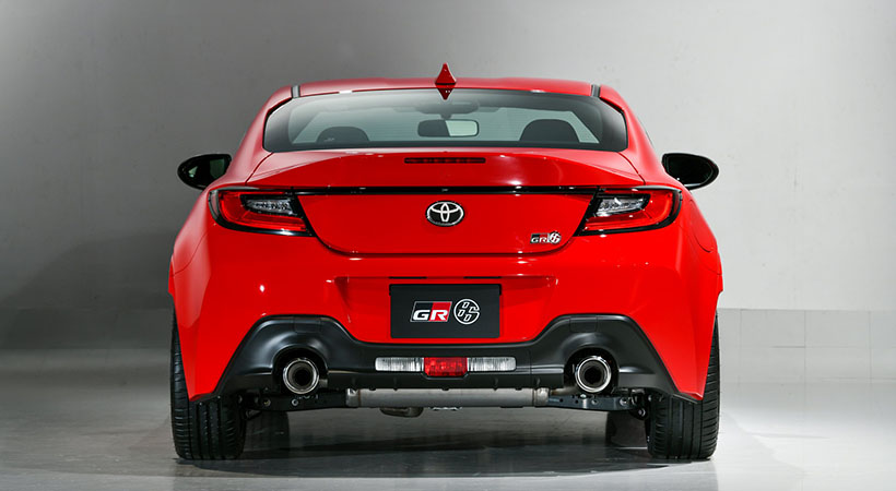 Debajo del cofre ahora se encuentra un 2.4 litros NA que genera 232 hp y 184 lb/ft de torque. Foto: Toyota